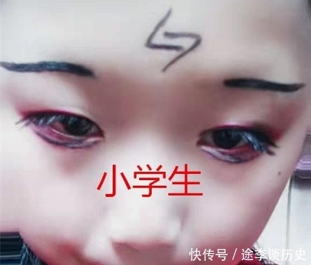 “社会妆”有多秀？小学生VS初中生忍了，看到宝宝：被萌哭