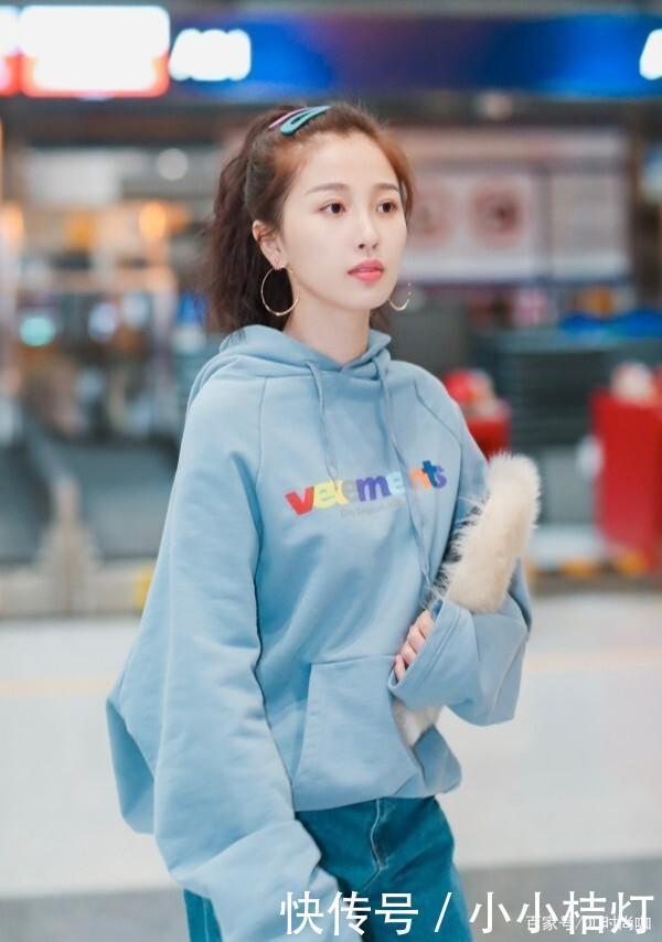 减龄|早秋穿卫衣,建议搭配这“4种”下装,显瘦减龄、明星都在穿