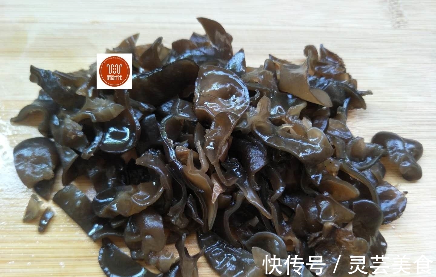 黄花菜|女人不要错过这菜，甩肉吸脂瘦肚子，吃着吃着就瘦了，关键还便宜