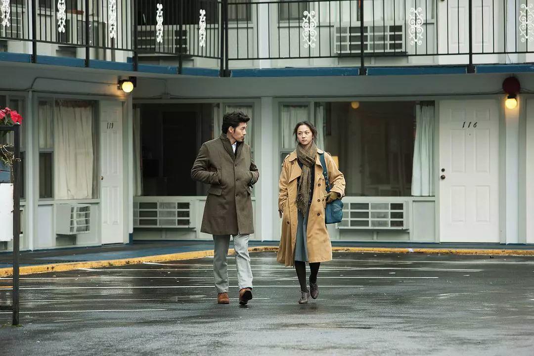 doris 风衣有了,内搭怎么穿才好看要“领”都在领子上