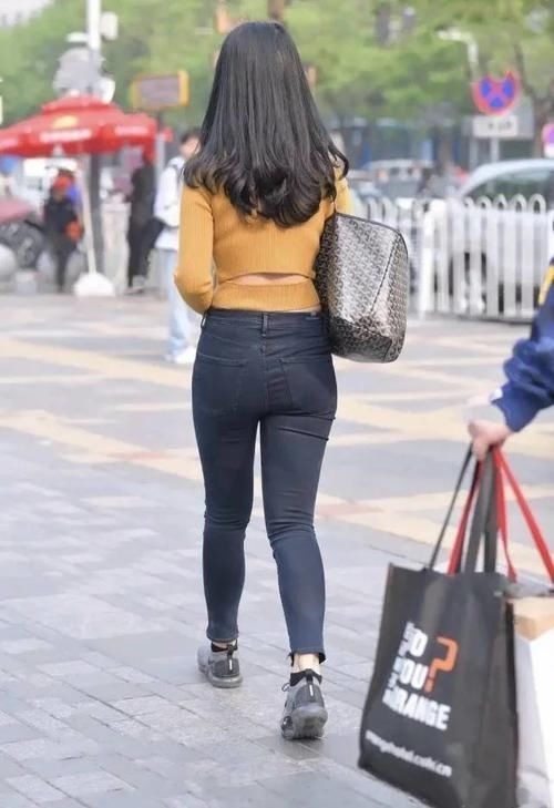 还想啥呢牛仔裤才是“扛把子”，一年四季带你体验别样之美