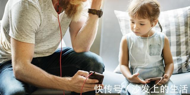 监控|宝宝睡醒后,监控拍下保姆手上一个举动,宝妈回去就给她涨工资