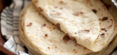 柔软|烙饼时,直接烙是不对的,多加这一步,饼柔软又起层,30秒出锅!