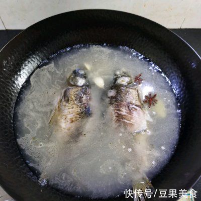 豆腐鲫鱼汤|教你一招,做出的奶白鲫鱼豆腐汤越吃越香