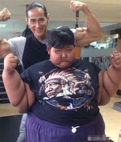 记得“世界最胖小孩”吗?十岁前383斤,如今减肥成“男神”