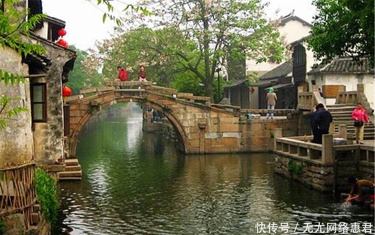 2003年工地发现明朝县令墓,规模不小挖开后棺材比皇帝的还大