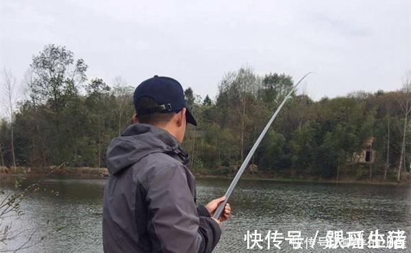 窝点|冬季钓鱼找鱼窝技巧,学会冬钓歌,不惧天寒地冻,越钓鱼越多