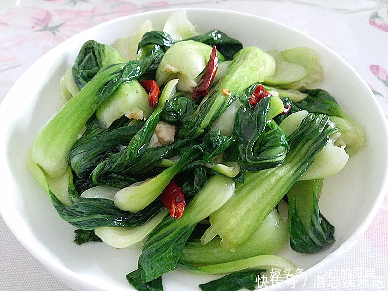 炒青菜|原来炒青菜也有窍门,这么炒色泽翠绿油亮,口感脆爽,简单又营养
