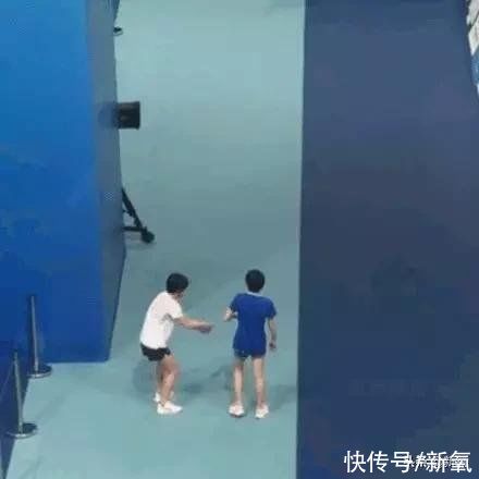 裴佳欣|贵圈颜值被吐槽一代不如一代，真正的漫画颜门面脸却都流落民间…