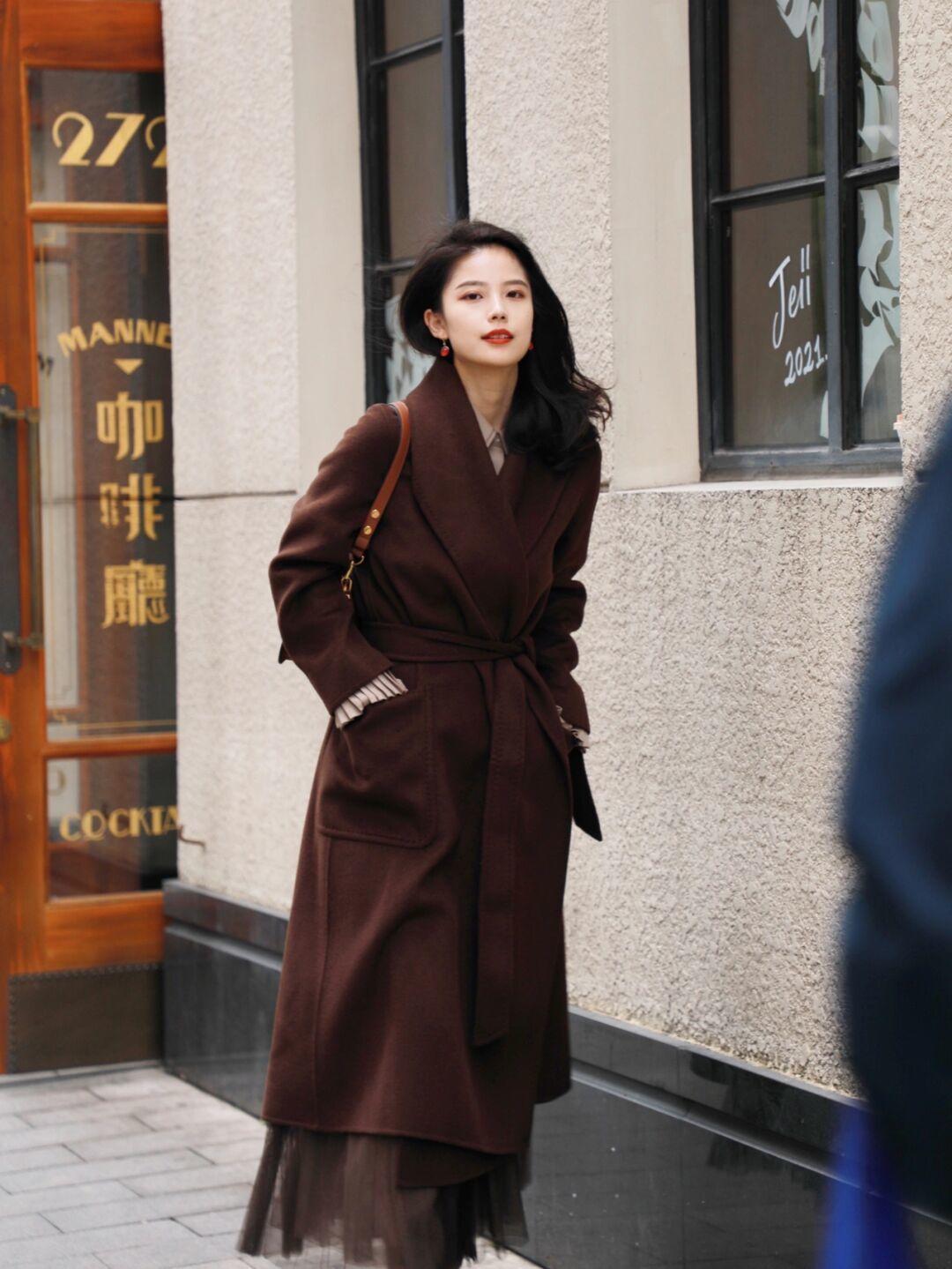 气质|想打造熟龄气质美就试试“大衣”,实用大气又时尚,轻松演绎高级