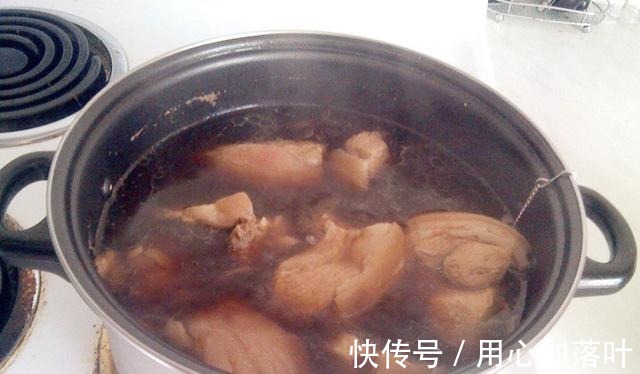 鲜嫩|一块五花肉放入矿泉水瓶里,瞬间变成一道好吃的美食,鲜嫩Q弹!