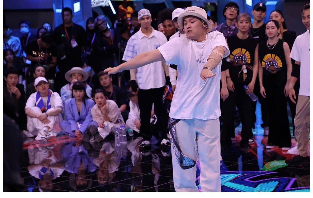 一季|《街舞4》中他是參加三季的“元老成員”，新一季卻又選擇新隊(duì)長(zhǎng)
