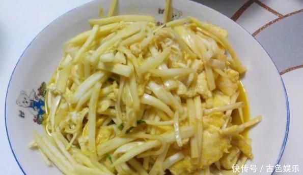 女性不想肚子鼓鼓,坚持吃3物,排毒清肠,抚平