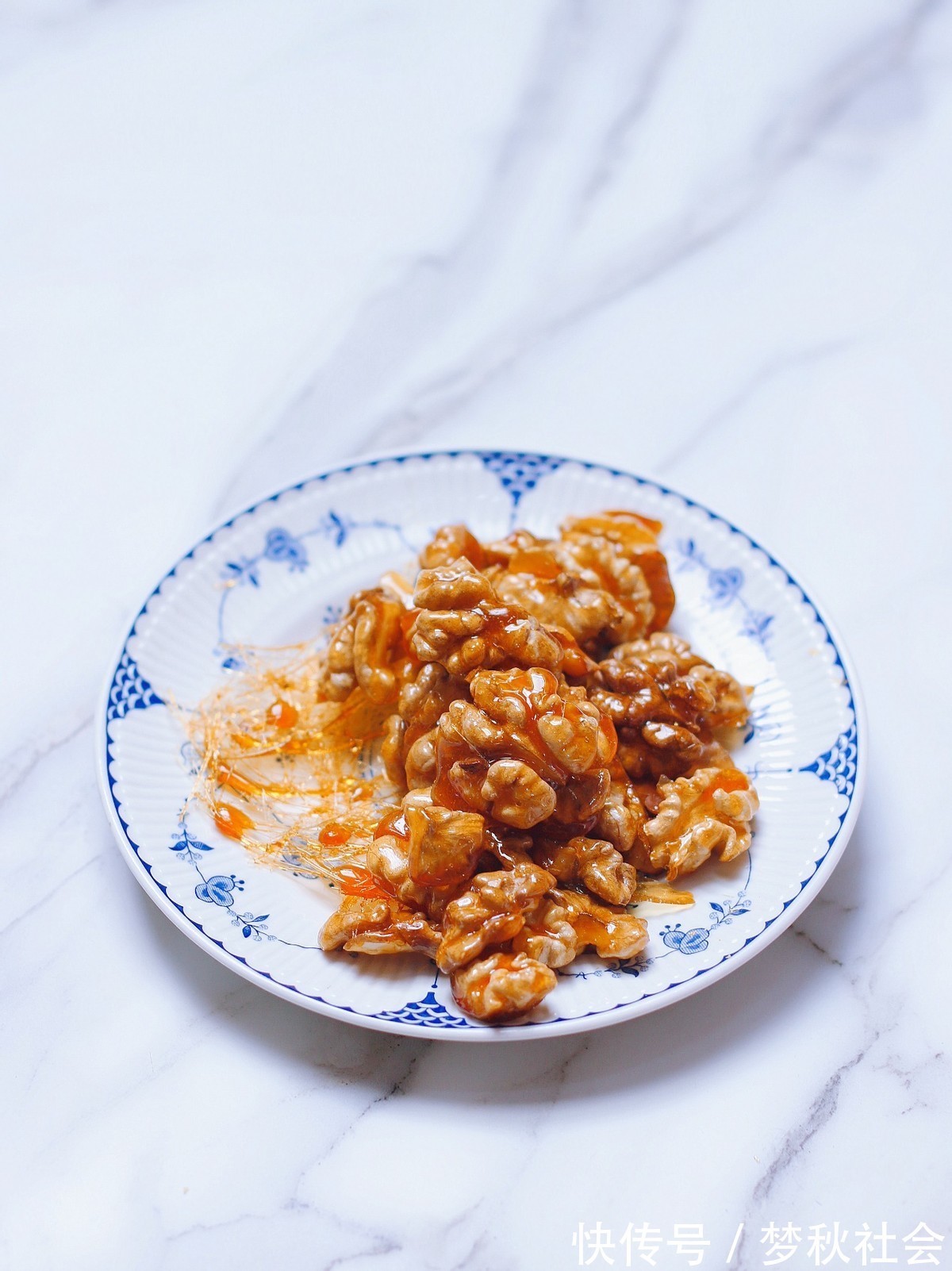 冰糖块|自制琥珀核桃，香甜酥脆，大人小孩都爱吃，比买的还好吃