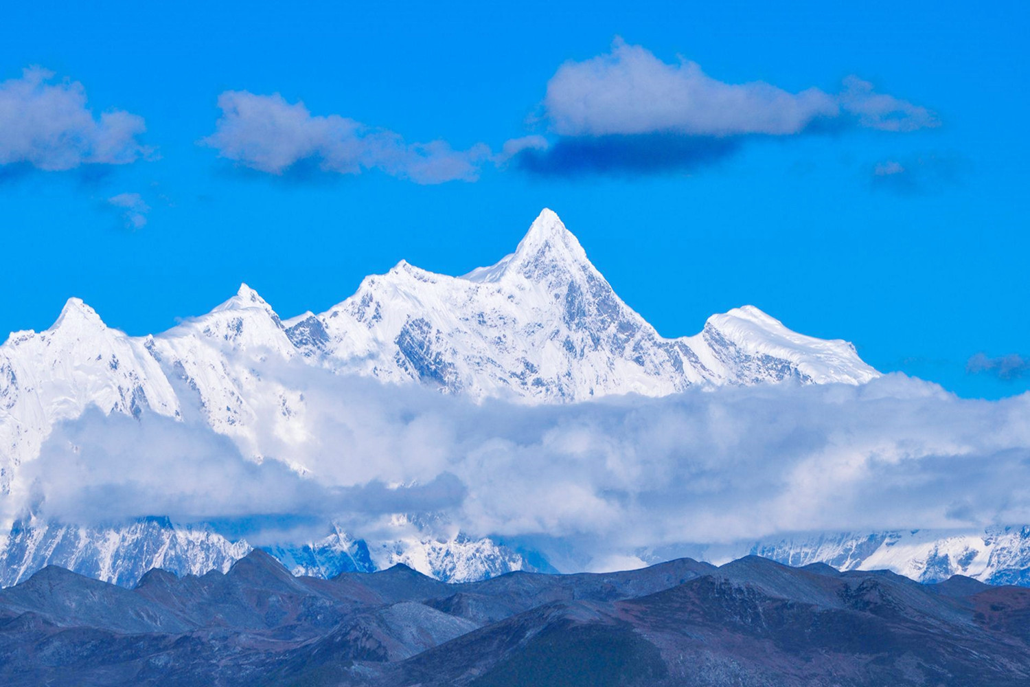 自驾游爱好者向往的地方——西藏，它有多少雪山景点？一起看一看