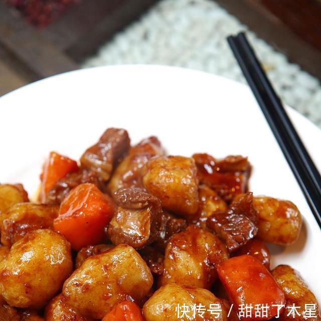 翻炒均匀|今日美食土豆炖牛肉,跟我这么做,保准让你的味道上升一个层次