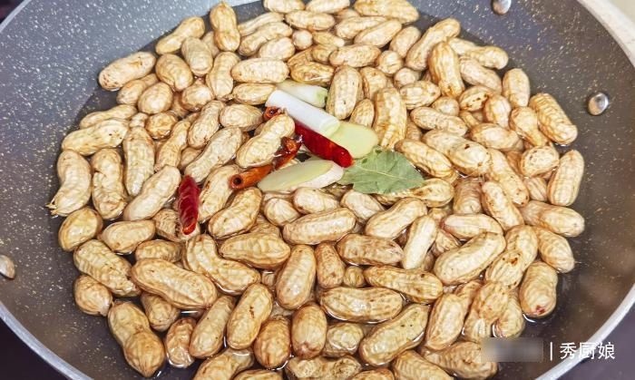 入味|做水煮花生米,直接下锅煮是“外行”,教你1招,香糯入味又省火