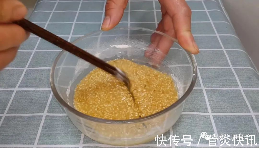 保鲜膜|在家自制烙饼做法,掌握佩服技巧,全家老少都爱吃,真的太好吃了