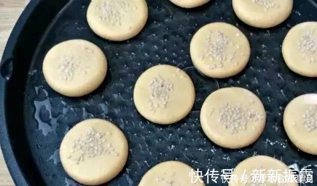 老爸在地头捡到它,做成小饼,又甜又软,家人吃上瘾,一锅不够吃