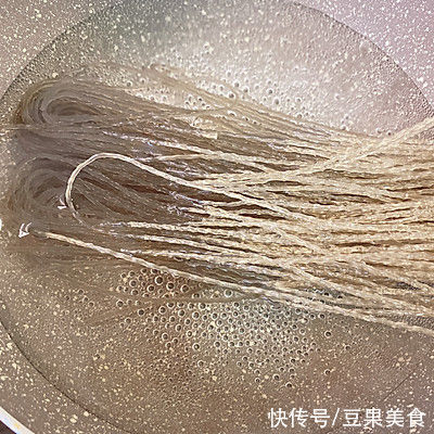 不用油皮、酥皮,照样酥脆的粉条肉酥饼