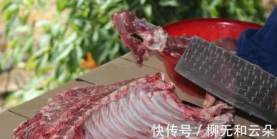 肉贩|买排骨，分清“前排、中排、后排”，差别挺大，弄懂买少花冤枉钱！