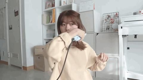 今年流行这4款短发，时髦不挑人，脸还小一倍！