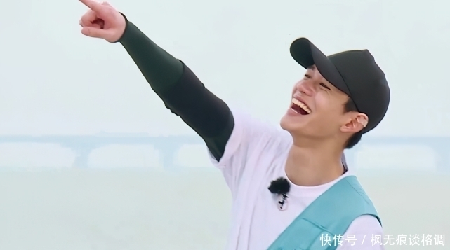 李晨模仿张含韵撒娇,画面太搞笑,黄旭熙看后都忘记了表情管理