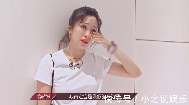 《乘风破浪》里最没存在感姐姐,独自一桌吃饭,连吴昕都不认识她