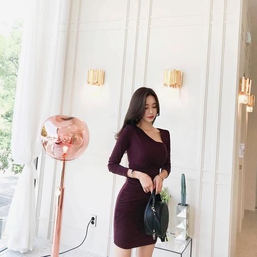 勃艮第|美女穿搭:小姐姐爱穿包臀裙,露出白皙美腿,性感又妖娆!