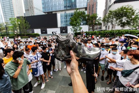 安踏“一博”:而立之年迈进黄金时代