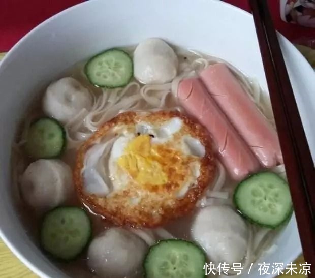 女儿放假非要住姥姥家,说姥姥做的饭菜好吃,发来照片一看,懵了