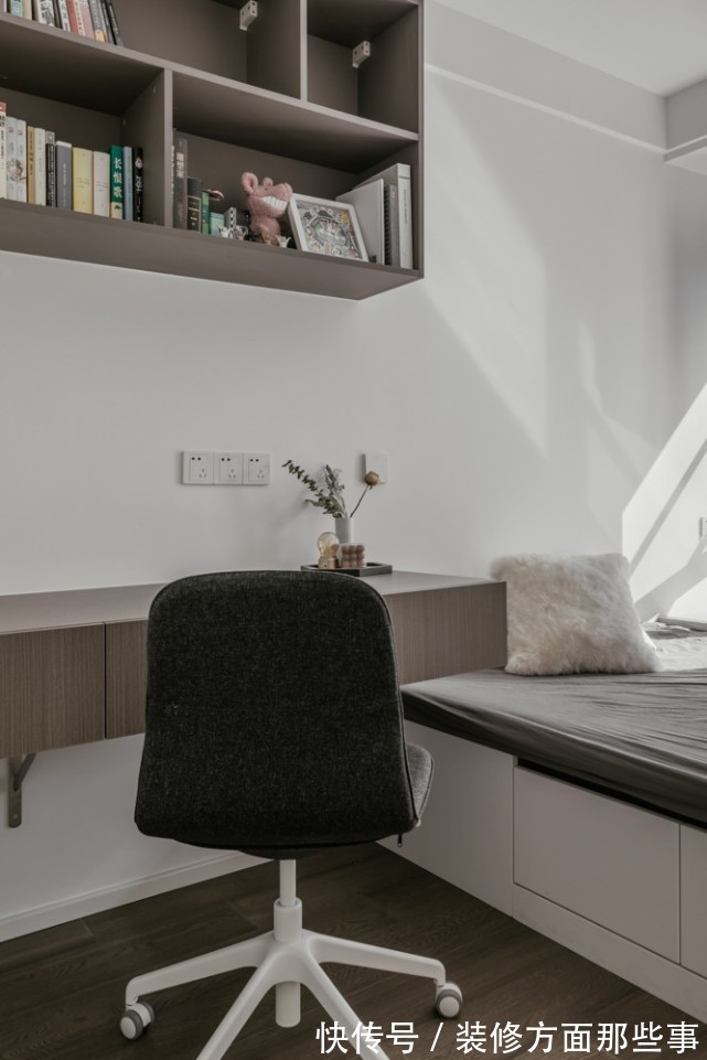 阳台上|97平北欧风设计,书房榻榻米合二为一太实用了