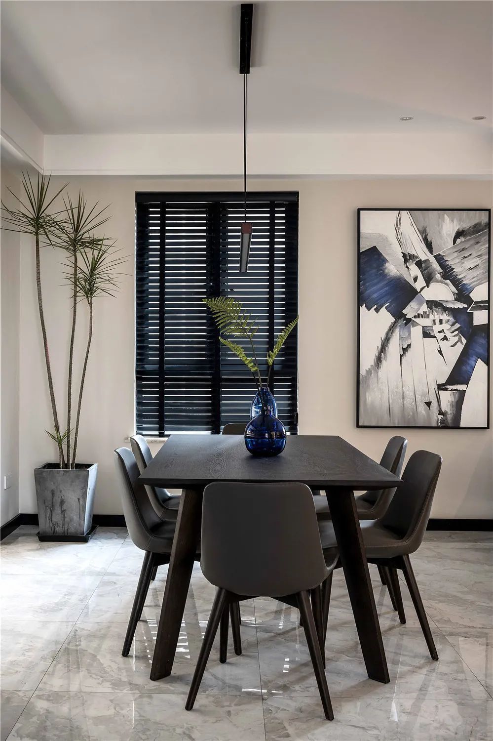 床头|114㎡现代,朴素简雅的空间,黑白配的设计,稳重端庄有档次