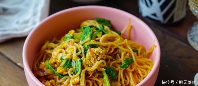 换个方法吃面条,比焖面简单比捞面好吃,20分钟做好端上桌!