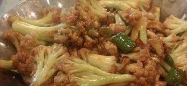 去饭店吃饭，不看菜单，直接点这4道菜的人，服务员：行家来了