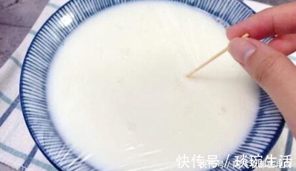 最近迷上吃“它”,无需烤箱,一拌一蒸就出锅,香甜丝滑,真好吃