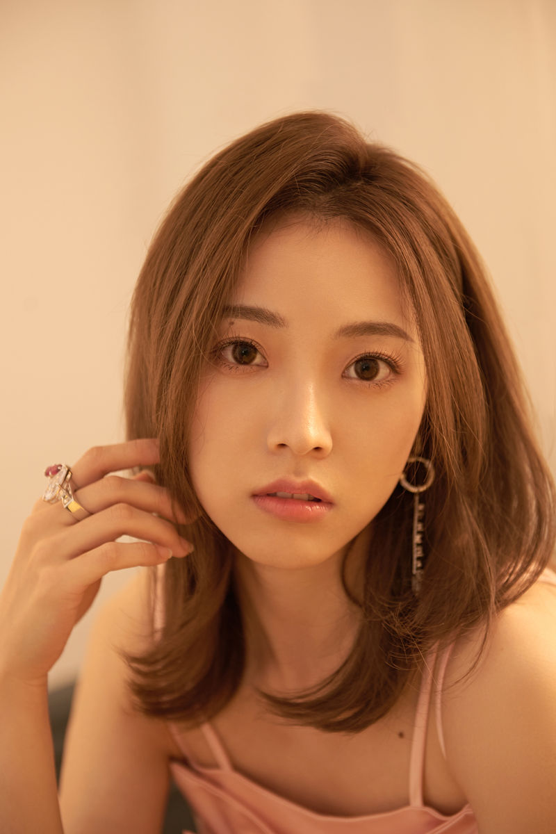 sing女团|创作才女SING许诗茵全新单曲《因你成诗》 温柔细腻道出少女心事