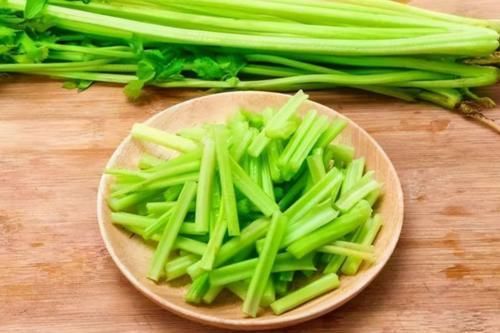 冬病夏治|想养生学会吃，秋季干燥女性美容吃三种食物，清肠排毒，肌肤细嫩