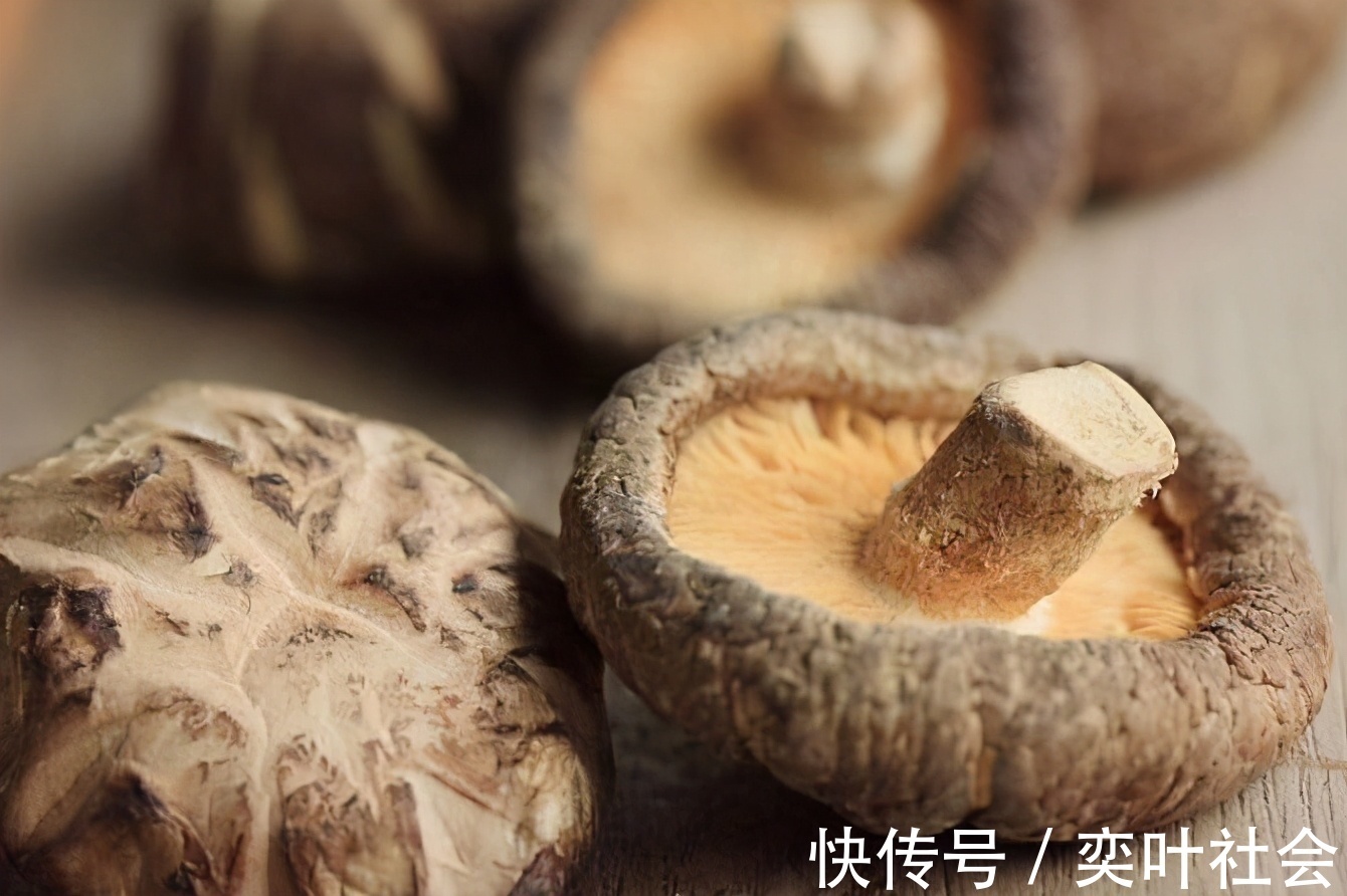一碗粥|制作美味的香菇肉包子，搭配一碗粥，营养健康