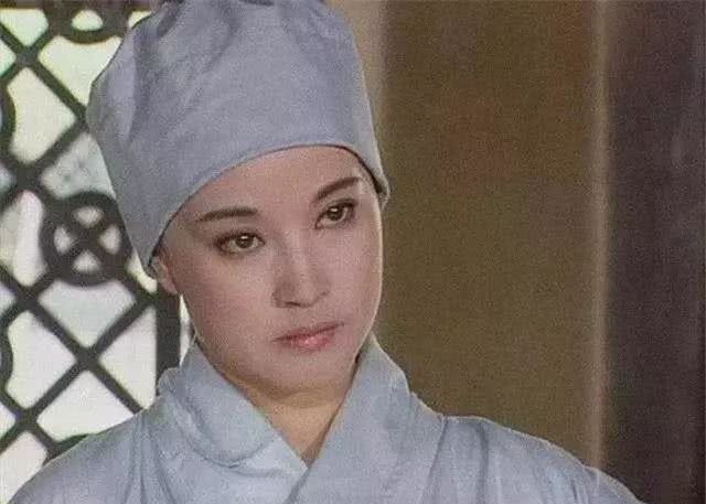 武则天|武则天到寺庙剃度为尼，说了八个字，老尼听后吓得剃刀差点落地