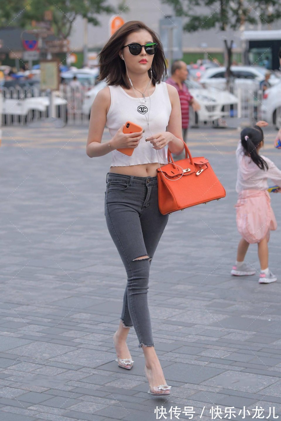 闺蜜|腿这么长还穿高跟鞋,这是要把闺蜜甩出“宇宙”吗?