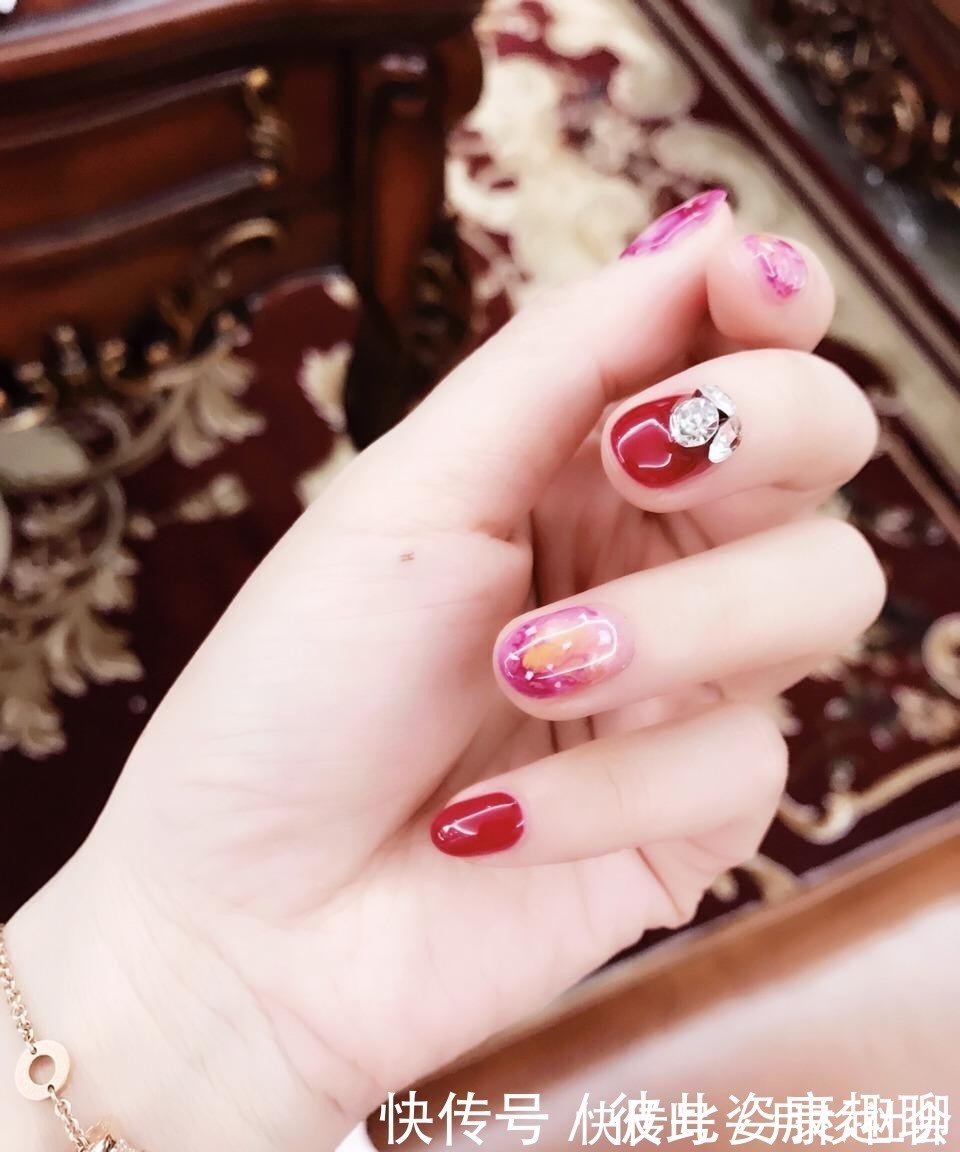 人造@人造钻石和天然钻石几乎没差别,可以量产,为何钻石价格没有降?