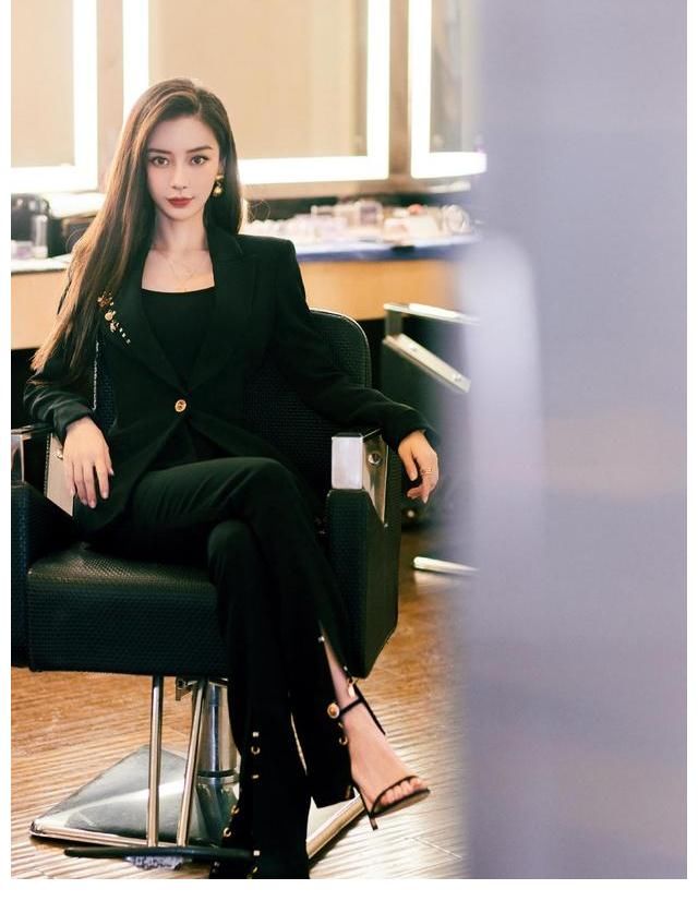 带货女王|baby的综艺太养眼！造型时髦好借鉴，还贡献了演艺生涯最美哭戏？