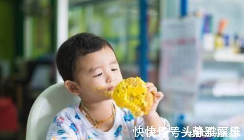 老人|中国老人的“糊弄式早餐”,正在影响孩子发育,父母要及时阻止