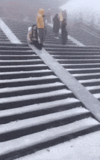 |搞笑GIF:大哥你能在车上睡出这个境界,也算是高高手了