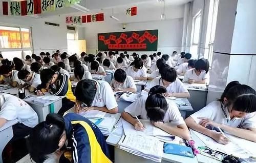 家长们|花十多万补课,孩子成绩不升反降?暑期快到了,那些补课的坑别踩