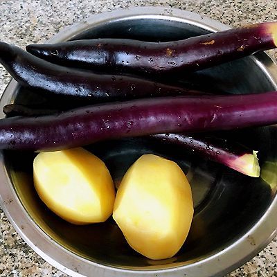 土豆茄子炖五花肉