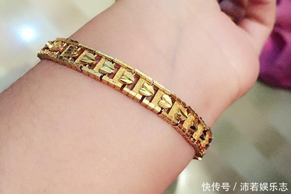 女性常年佩戴银手镯,三个变化令人羡慕不已,但有一类人慎戴