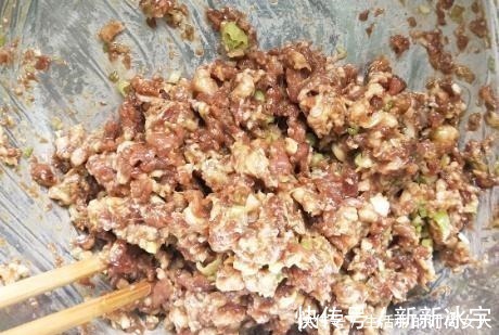 好吃|2块钱一斤，入馅做饺子特鲜，咬一口满嘴汁，比芹菜黄瓜馅好吃