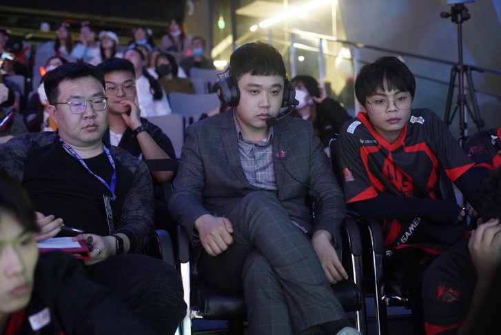 KPL|成都AG超玩会零封DYG率先锁定季后赛 KPL又一“不败”传说成型